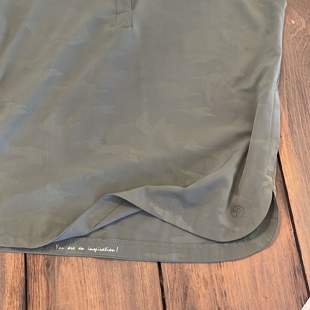 Brand new healing hands green camo scrub shirt - Picture 3 of 5